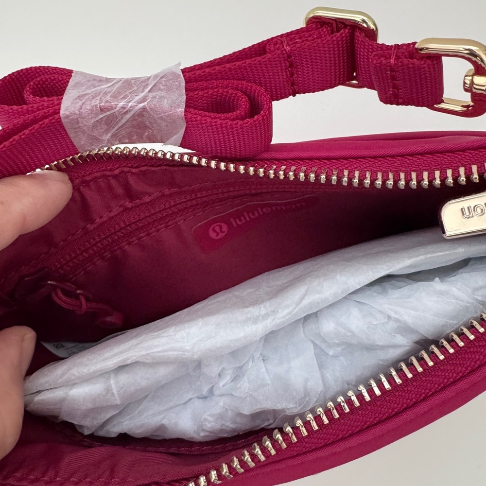 🌸Lululemon City Essentials Mini Shoulder Bag 1L NWT - Picture 8 of 10